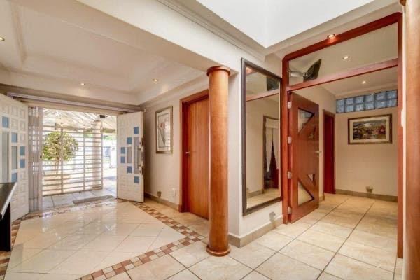 8 Bedroom Property for Sale in Rondebosch Western Cape